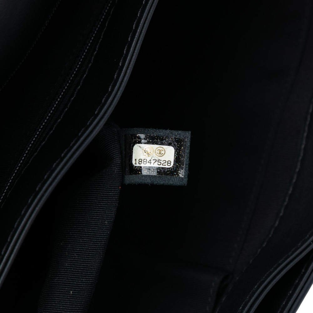 Pre-Loved Chanel Extra Large Patent Boy Reverso Flap - Picture 6 of 8